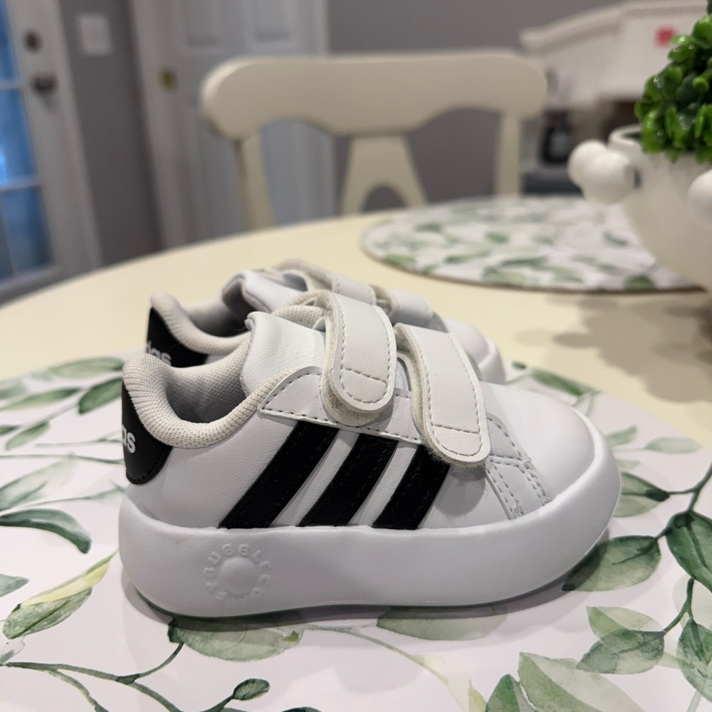Adidas Kids White and Black Bubble Sneakers